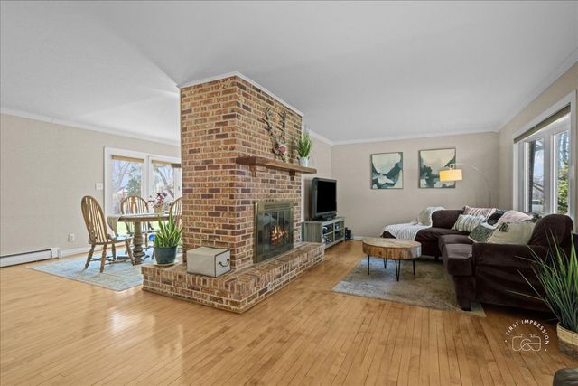 401 E Side Drive, Geneva, IL 60134