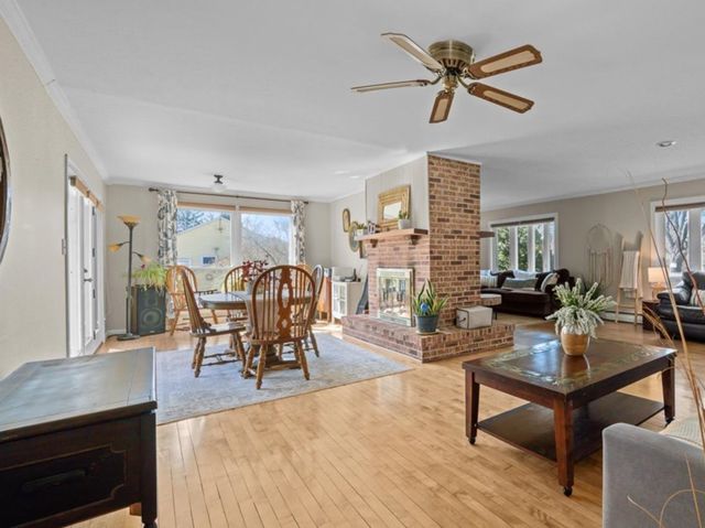 401 E Side Drive, Geneva, IL 60134