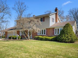 401 E Side Drive, Geneva, IL 60134