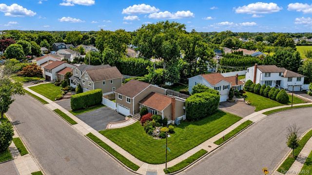 5 Cranberry Lane, Plainview, NY 11803