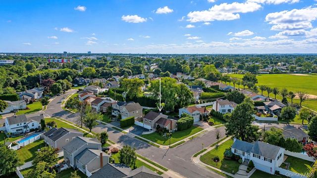5 Cranberry Lane, Plainview, NY 11803