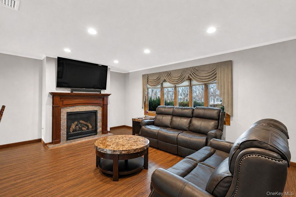 5 Cranberry Lane, Plainview, NY 11803 — photo 3