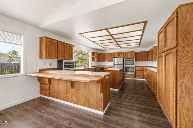2774 Jessica Circle, Medford, OR 97504