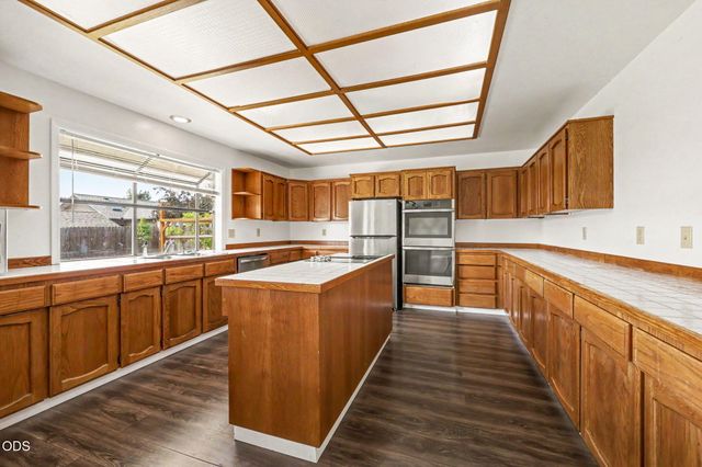 2774 Jessica Circle, Medford, OR 97504