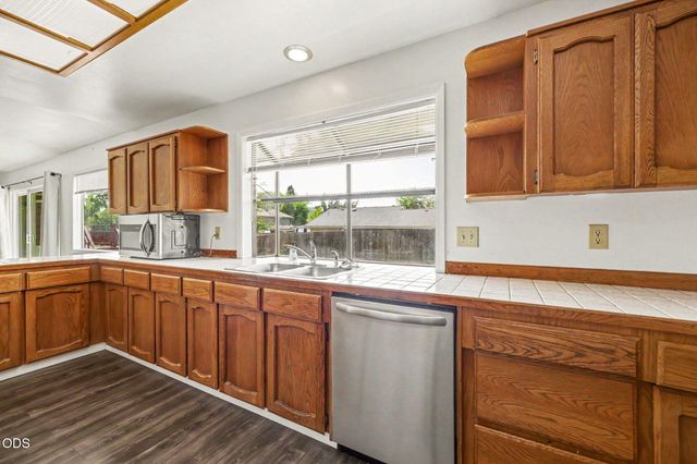 2774 Jessica Circle, Medford, OR 97504