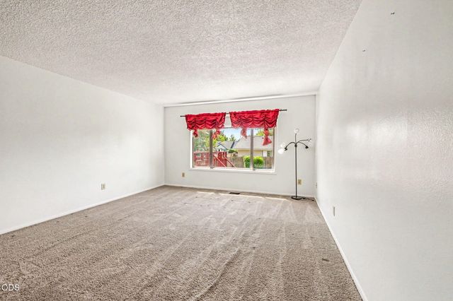 2774 Jessica Circle, Medford, OR 97504