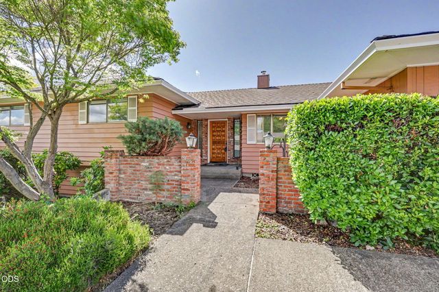2774 Jessica Circle, Medford, OR 97504