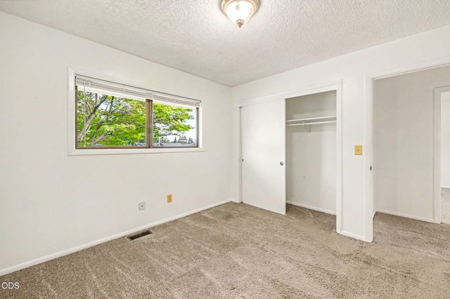 2774 Jessica Circle, Medford, OR 97504
