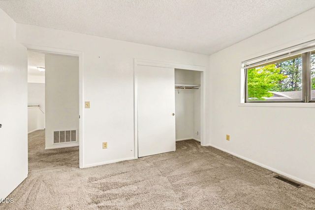 2774 Jessica Circle, Medford, OR 97504