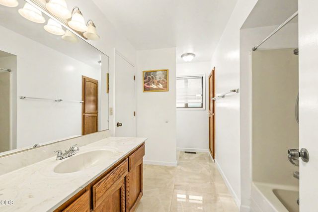2774 Jessica Circle, Medford, OR 97504