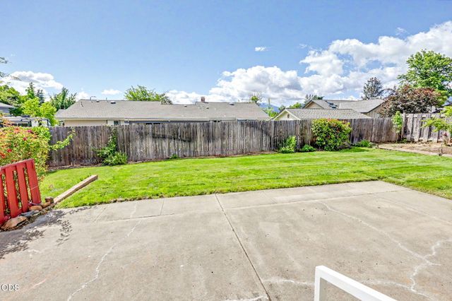 2774 Jessica Circle, Medford, OR 97504