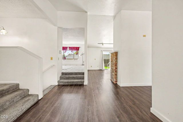 2774 Jessica Circle, Medford, OR 97504