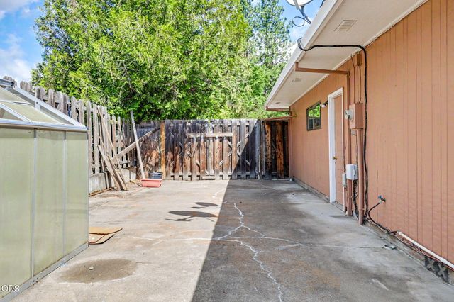 2774 Jessica Circle, Medford, OR 97504