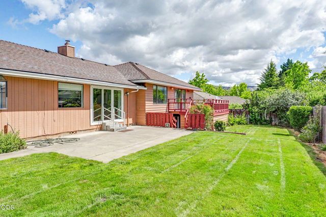 2774 Jessica Circle, Medford, OR 97504