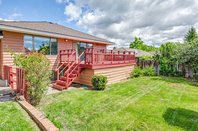 2774 Jessica Circle, Medford, OR 97504