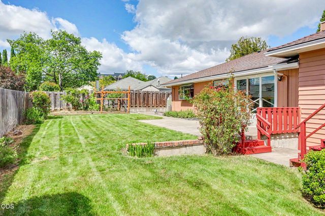 2774 Jessica Circle, Medford, OR 97504