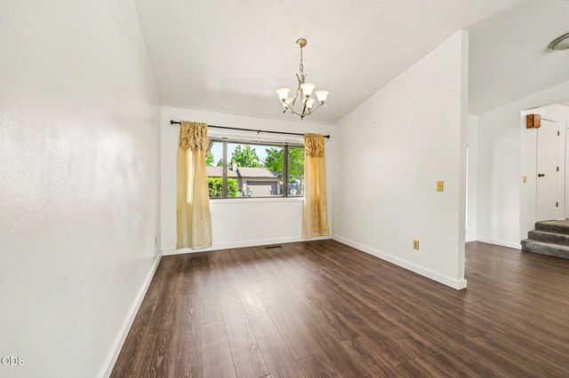 2774 Jessica Circle, Medford, OR 97504