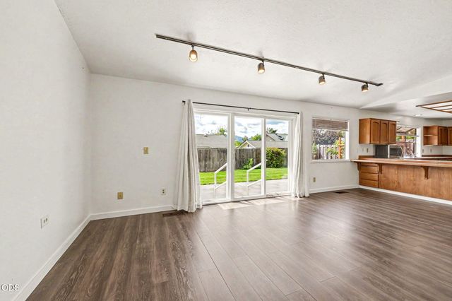 2774 Jessica Circle, Medford, OR 97504