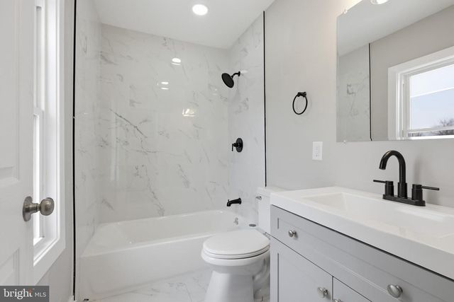 357 MANTUA AVE, Paulsboro, NJ 08066