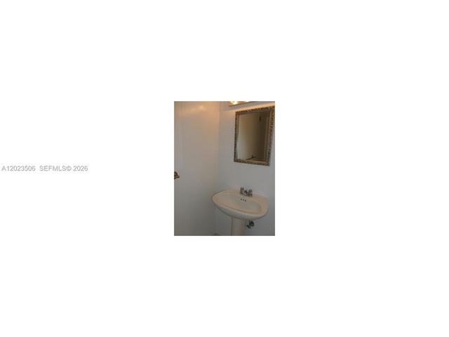 150 SE 25th Rd 5E, Miami, FL 33129