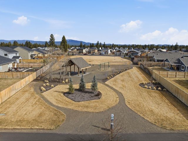 16507 Charlotte Day Drive, La Pine, OR 97739