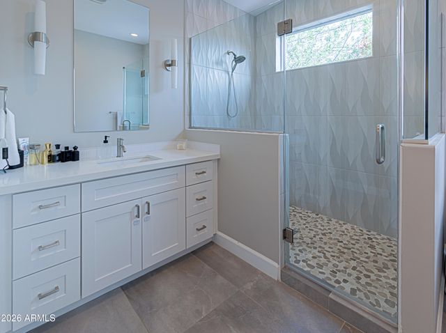 215 E ASHWOOD Place, Phoenix, AZ 85012