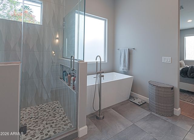 215 E ASHWOOD Place, Phoenix, AZ 85012