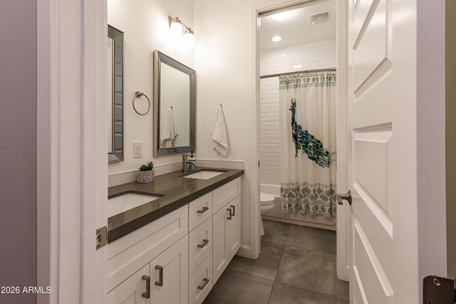 215 E ASHWOOD Place, Phoenix, AZ 85012