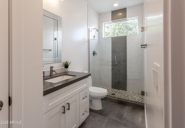 215 E ASHWOOD Place, Phoenix, AZ 85012