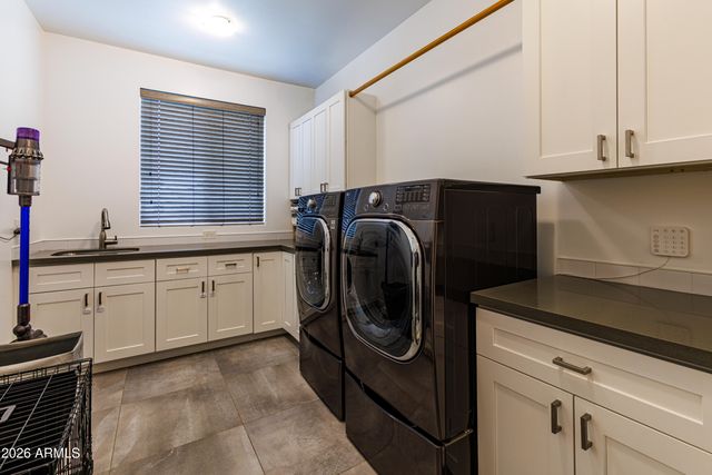 215 E ASHWOOD Place, Phoenix, AZ 85012