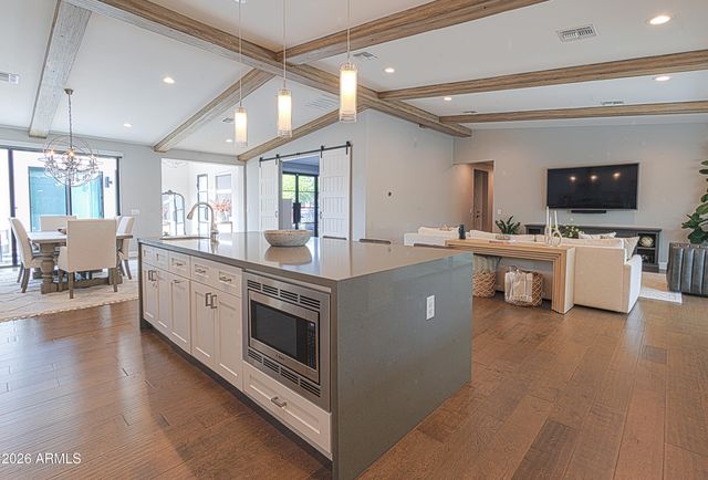 215 E ASHWOOD Place, Phoenix, AZ 85012
