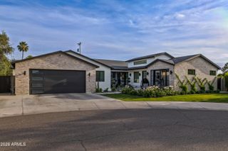 215 E ASHWOOD Place, Phoenix, AZ 85012