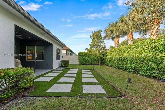 5071 Beland Dr, Lake Worth, FL 33467