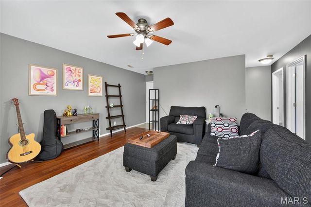 812 Sugar Valley Court 5, St Peters, MO 63376