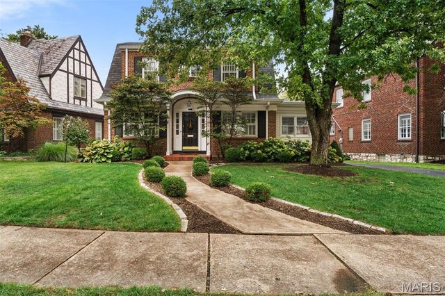 422 Mission Court, University City, MO 63130