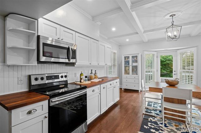 422 Mission Court, University City, MO 63130