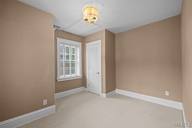 422 Mission Court, University City, MO 63130