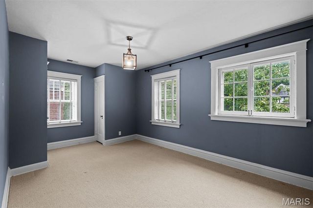 422 Mission Court, University City, MO 63130