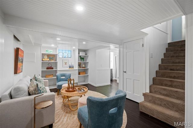 422 Mission Court, University City, MO 63130