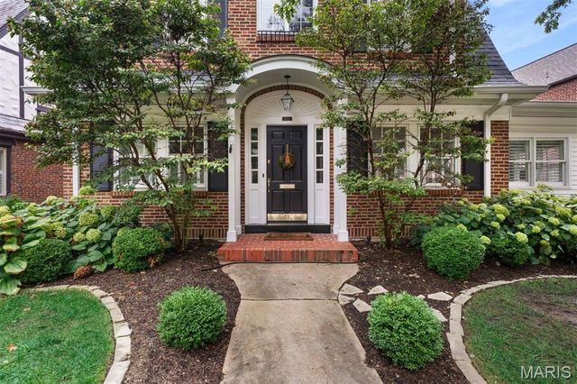422 Mission Court, University City, MO 63130