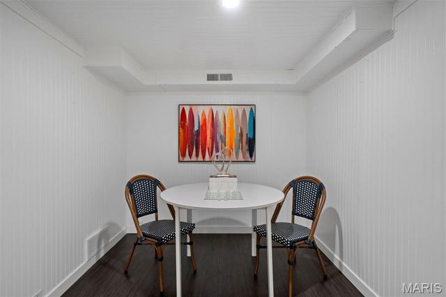 422 Mission Court, University City, MO 63130
