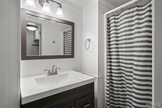 422 Mission Court, University City, MO 63130