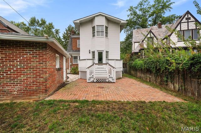 422 Mission Court, University City, MO 63130