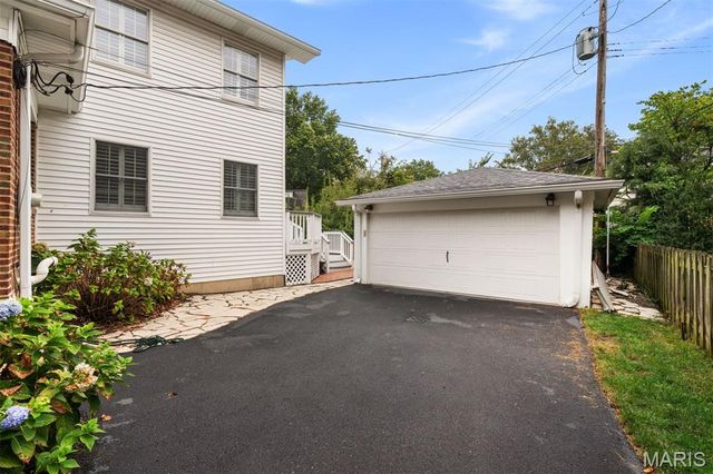 422 Mission Court, University City, MO 63130