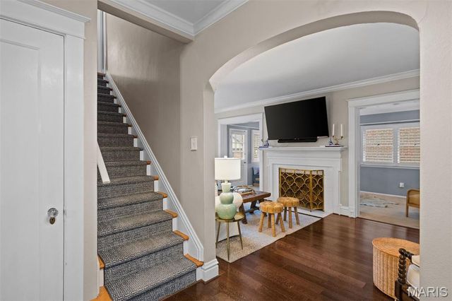422 Mission Court, University City, MO 63130