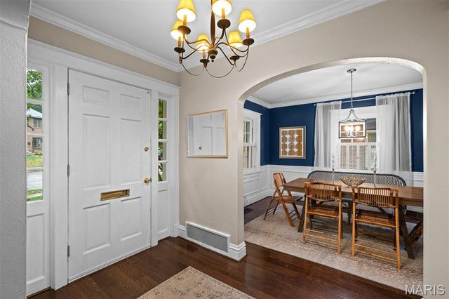 422 Mission Court, University City, MO 63130