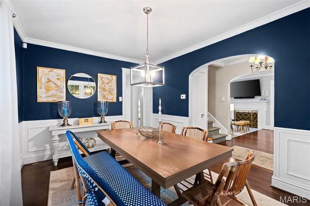 422 Mission Court, University City, MO 63130