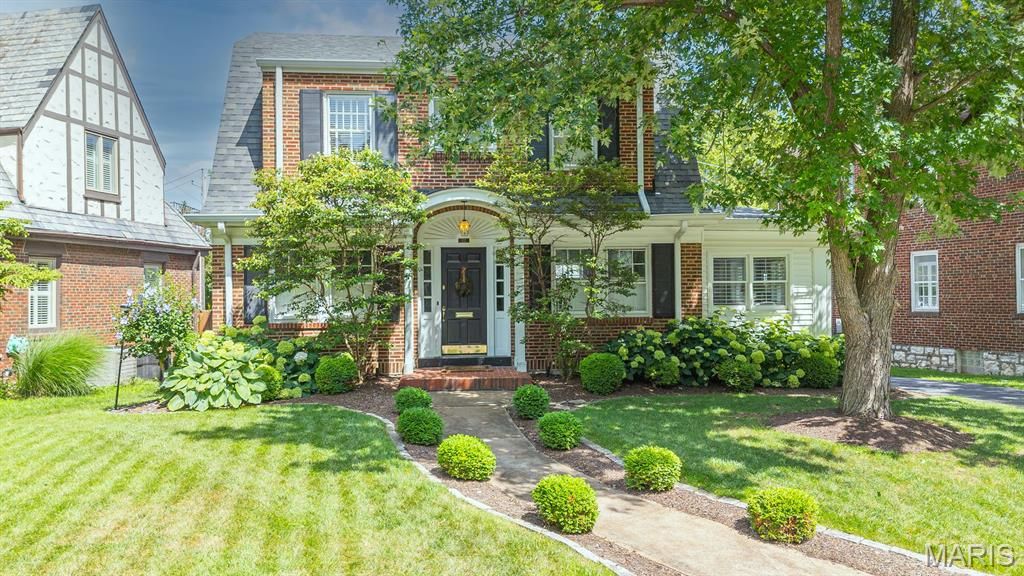 422 Mission Court, University City, MO 63130