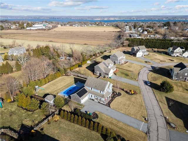 24 Randolph Way, Portsmouth, RI 02871