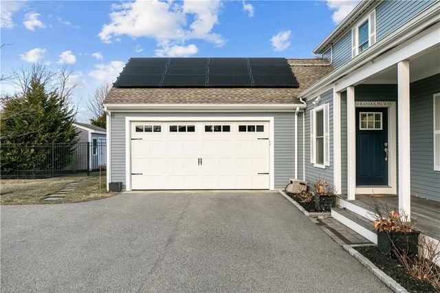 24 Randolph Way, Portsmouth, RI 02871